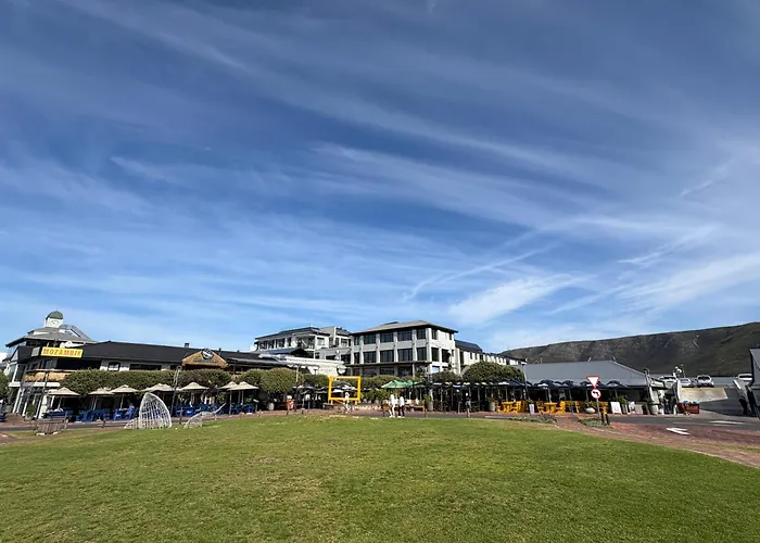 Hermanus Waterfront Boho Studio Apartment, Whale Coast Hideaway